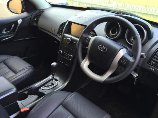 Mahindra XUV500 W10 AWD AT